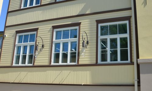 Üle saja-aastase Kunstikooli hoone täielik uuendamine, mis hõlmas vahelagede, puitfassaadi ja sisemiste puitelementide taastamist.