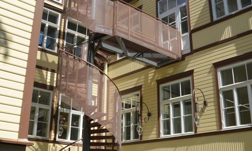 Kunstikooli ajaloolise hoone rekonstrueerimine - vahetatud vahelaed ja välisfassaad ning taastatud sisemised puitelemendid.