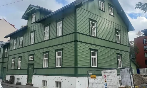 Faehlmanni 28 hoone renoveeritud fassaad Kadriorus Tallinnas